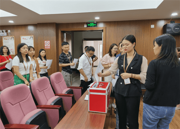 銅仁城投集團(tuán)九龍地礦投資開發(fā)公司召開 職工代表大會選舉職工監(jiān)事