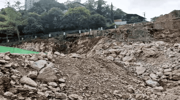 銅仁城投集團九龍地礦公司開展暑季高溫防暑避災安全環(huán)保生產(chǎn)專項檢查