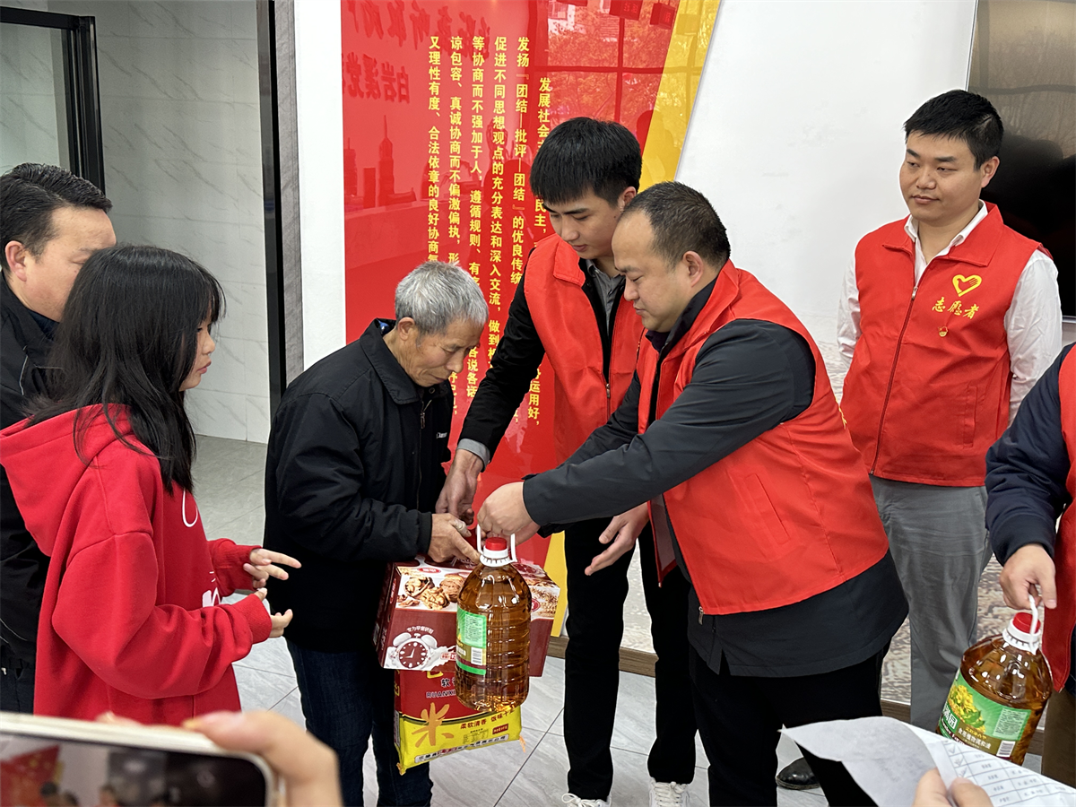 九龍地礦集團銅人房開公司開展“傳承弘揚雷鋒精神，爭做崗位建功先鋒”志愿服務(wù)活動